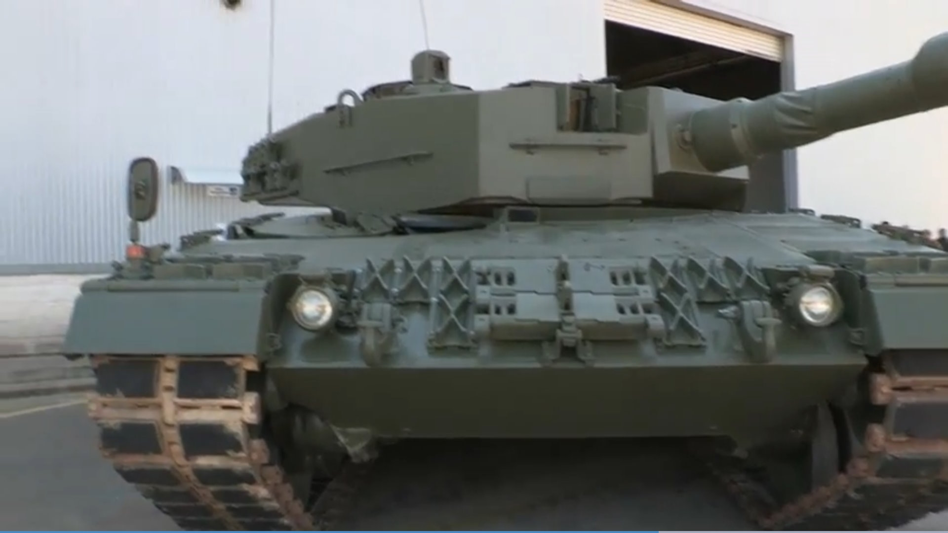 En un tiempo récord Santa Bárbara, filial española de General Dynamics Land Systems, ha puesto a punto 6 de los Leopard 2A4 que el Ejército de Tierra tenía almacenados y que ya están listos para ser entregados a Ucrania en las próximas semanas.