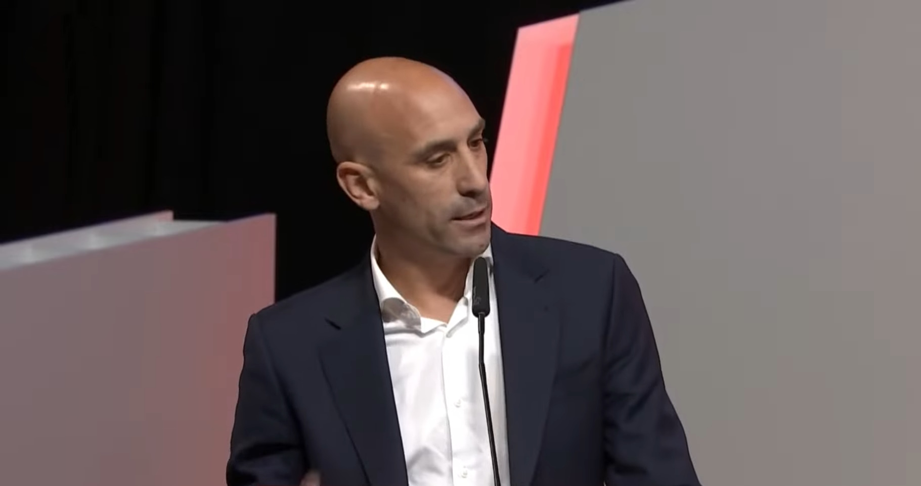 Esto no hace más que confirmar que, eliminada la capa de histeria impuesta por las feminazis, es imposible convertir 