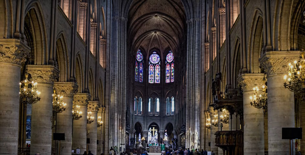 Interior de la catedral de Notre Dame de Paris