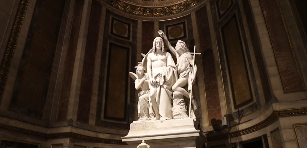 Paris - La Madeleine - Estatuas en capillas interiores