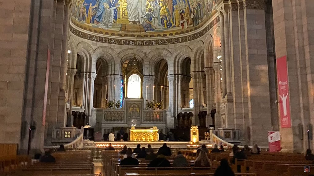 París - Le Sacré Coeur - Nave central y altar mayor