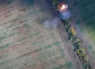 Ucrania, la flecha y la coraza… otra vez Momento en el que uno de los dos obuses MSTA-S de una batería rusa es destruido por fuego de contrabatería ucraniano