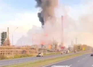 Refinería de Yaroslavl en llamas