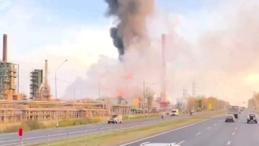 Refinería de Yaroslavl en llamas