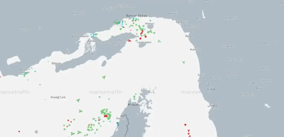 Captura de pantalla de Marinetraffic donde se ve que el tráfico en el Estrecho de Ormuz ha desparecido