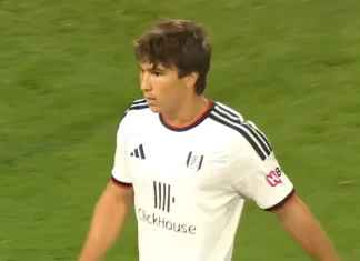 Gonzalo García con la camiseta del Fulham