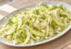 Ensalada de hinojo, manzana y queso feta con un toque de limón Ensalada de hinojo, manzana y queso feta con un toque de limón