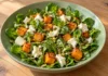 Ensalada de canónigos, calabaza y queso de cabra con pipas de calabaza Ensalada de canónigos, calabaza y queso de cabra con pipas de calabaza