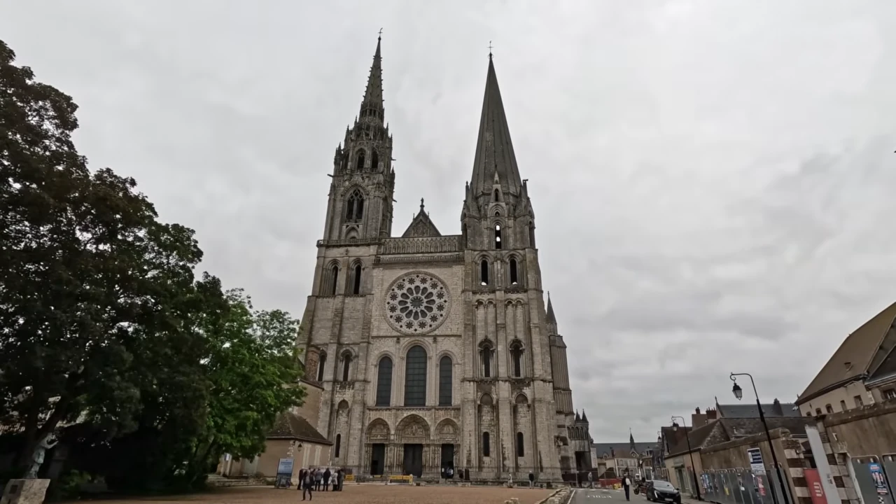 Las dos agujas de la fachada de la catedral de Chartres